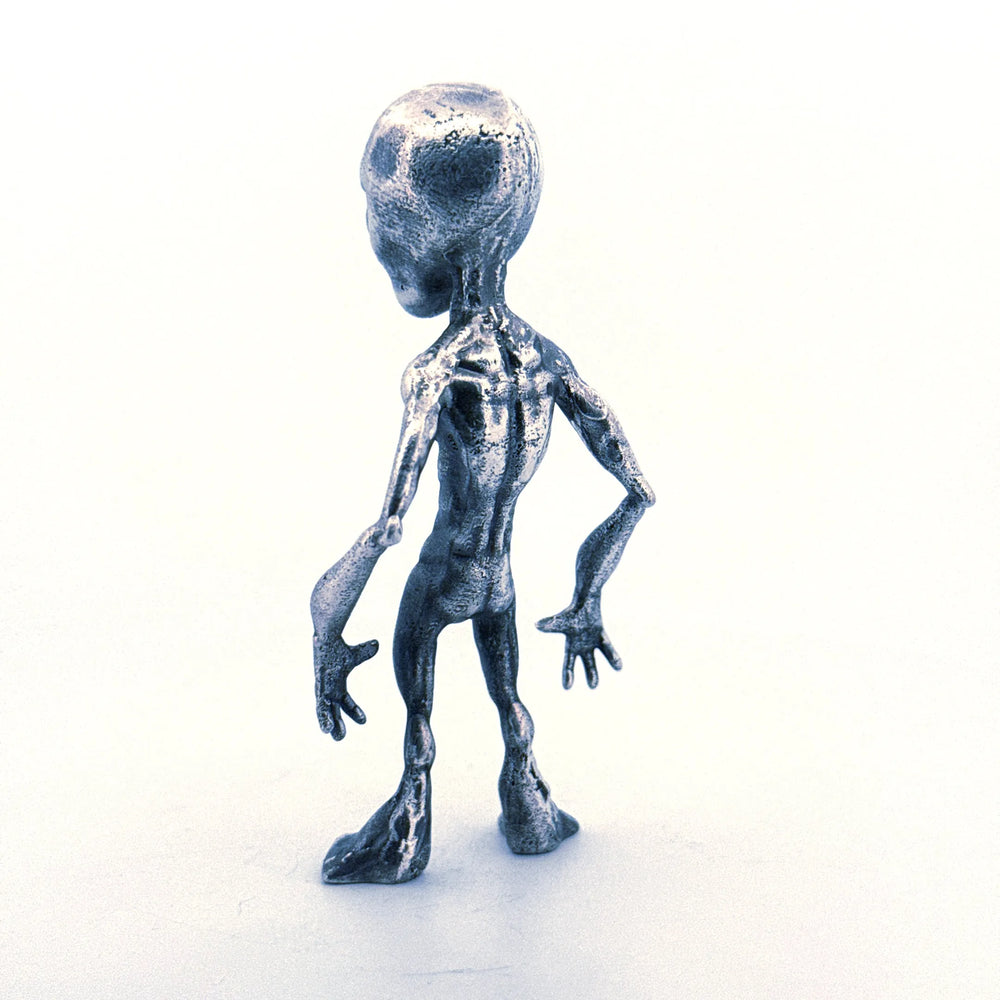 Alien hand-poured 999+ silver statue by Gold Spartan