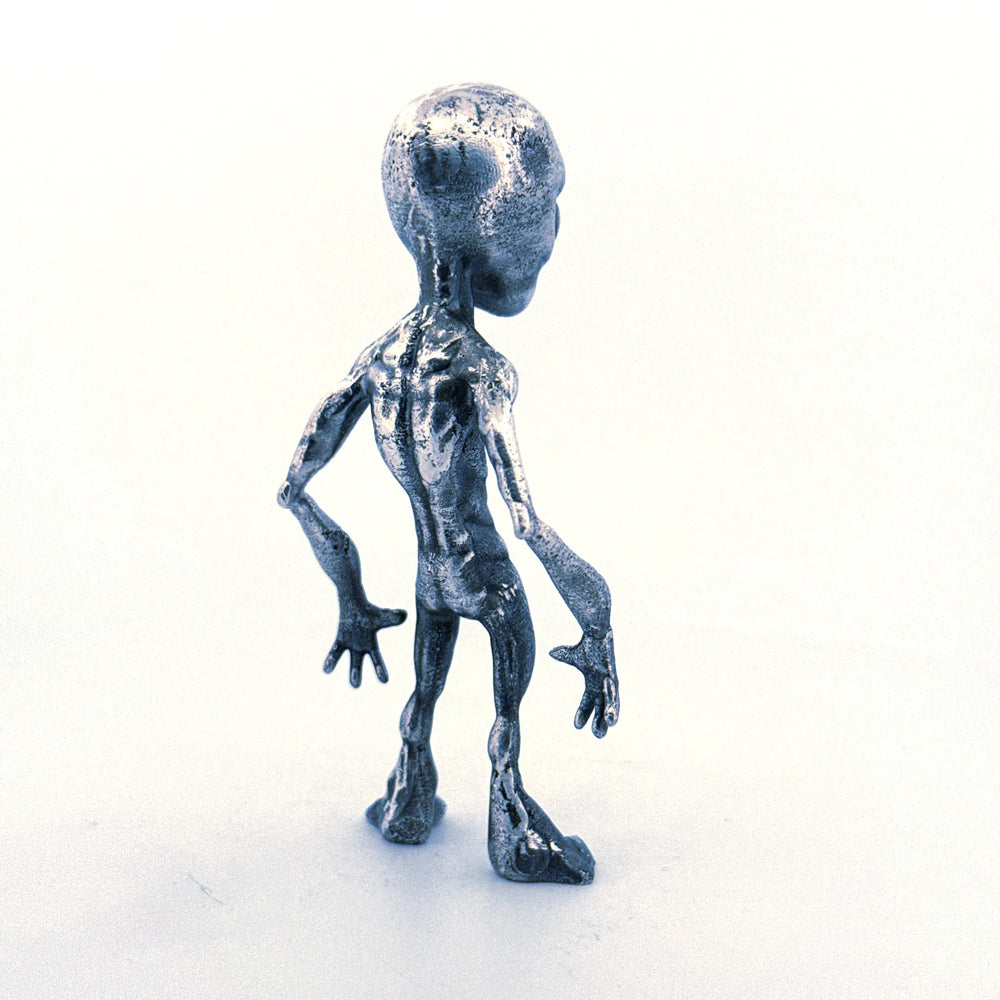Alien hand-poured 999+ silver statue by Gold Spartan