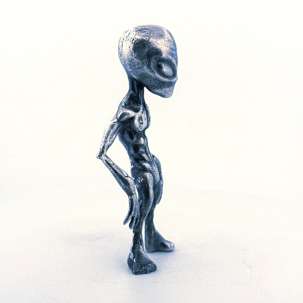 Alien hand-poured 999+ silver statue by Gold Spartan