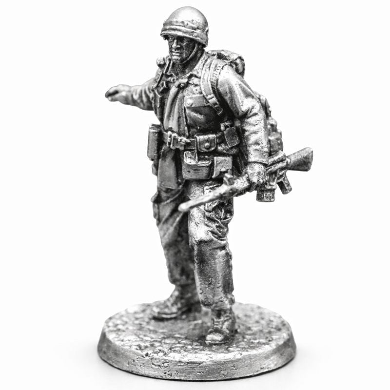 Soldier - Grenadier hand-poured 999+ silver statue by Gold Spartan