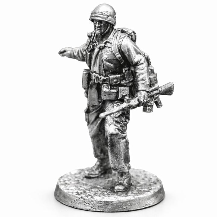 Soldier - Grenadier hand-poured 999+ silver statue by Gold Spartan