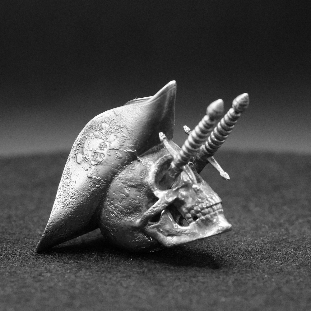Dagger Skull hand-poured 999+ silver statue by Gold Spartan