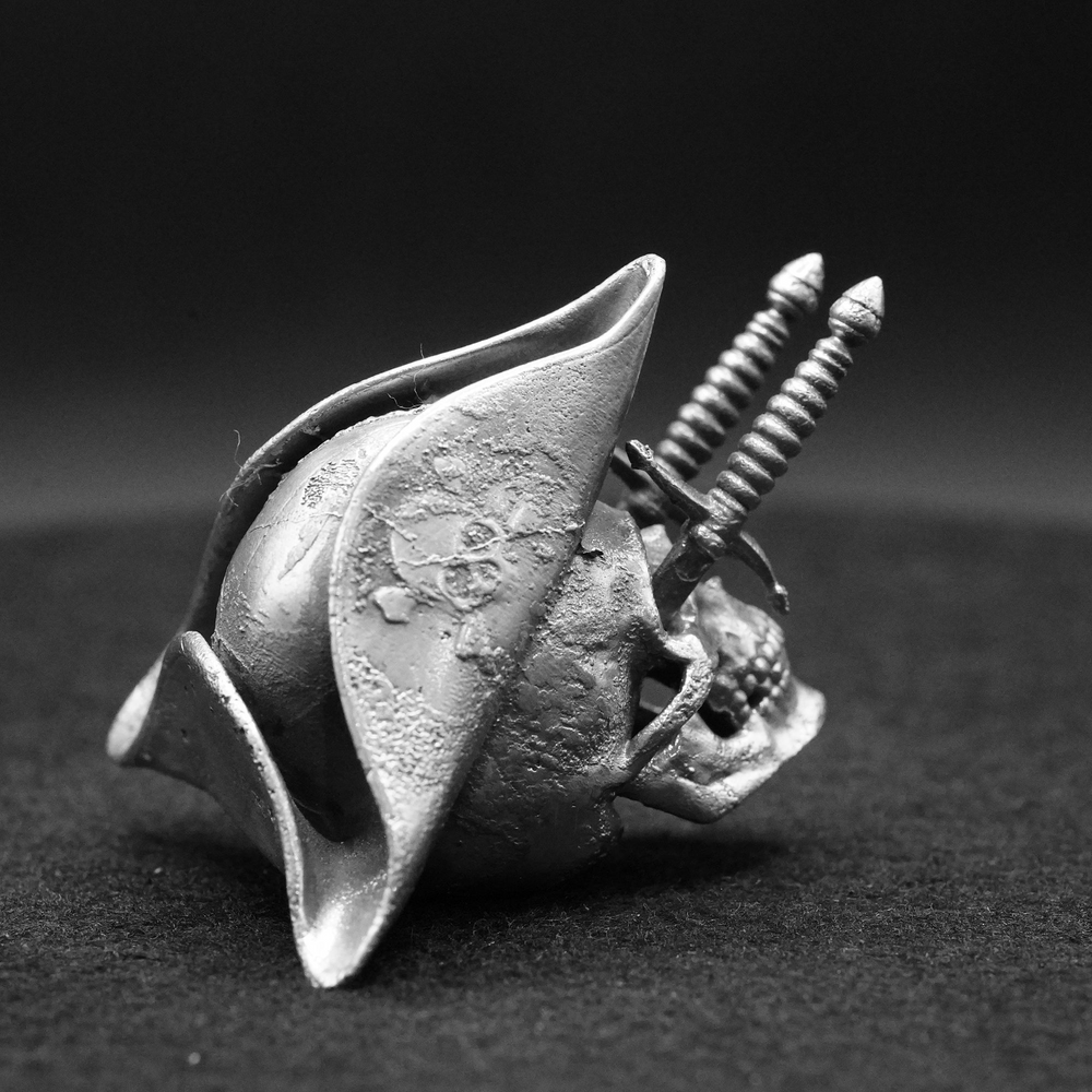 Dagger Skull hand-poured 999+ silver statue by Gold Spartan