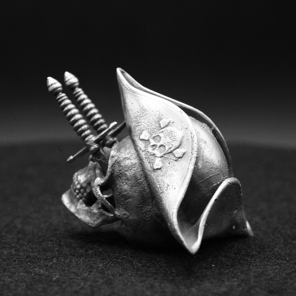 Dagger Skull hand-poured 999+ silver statue by Gold Spartan