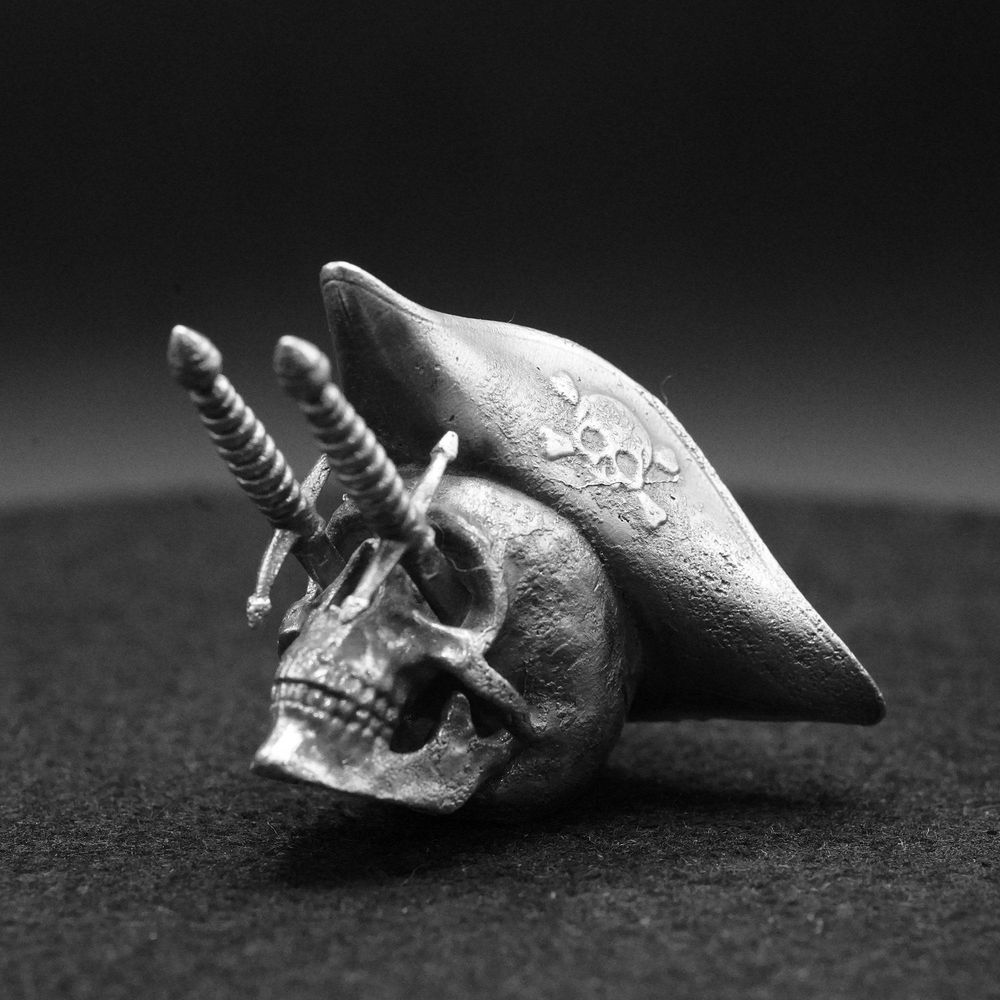Dagger Skull hand-poured 999+ silver statue by Gold Spartan