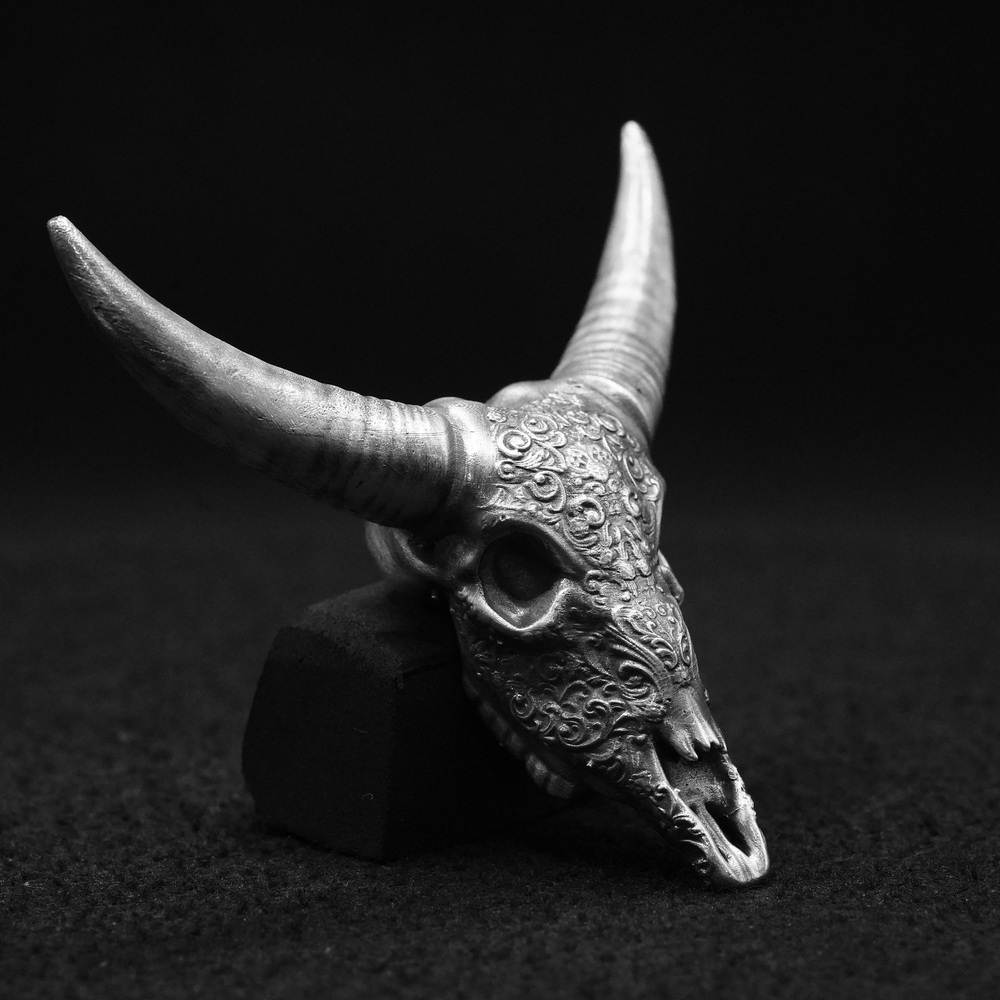 Decorated Longhorn Skull hand-poured 999+ silver statue by Gold Spartan