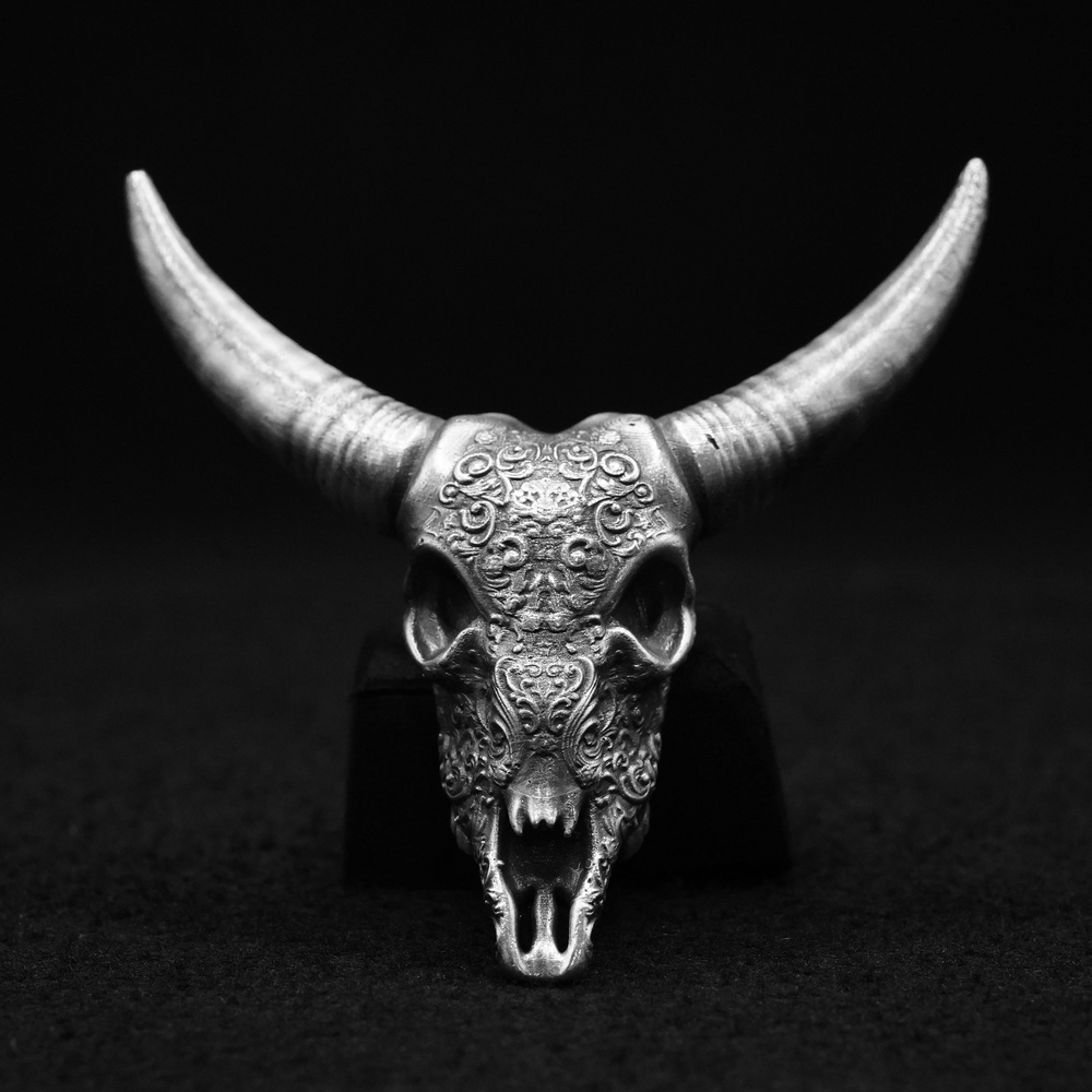 Decorated Longhorn Skull hand-poured 999+ silver statue by Gold Spartan