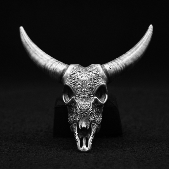 Decorated Longhorn Skull hand poured 999 silver statue collectible by Gold Spartan