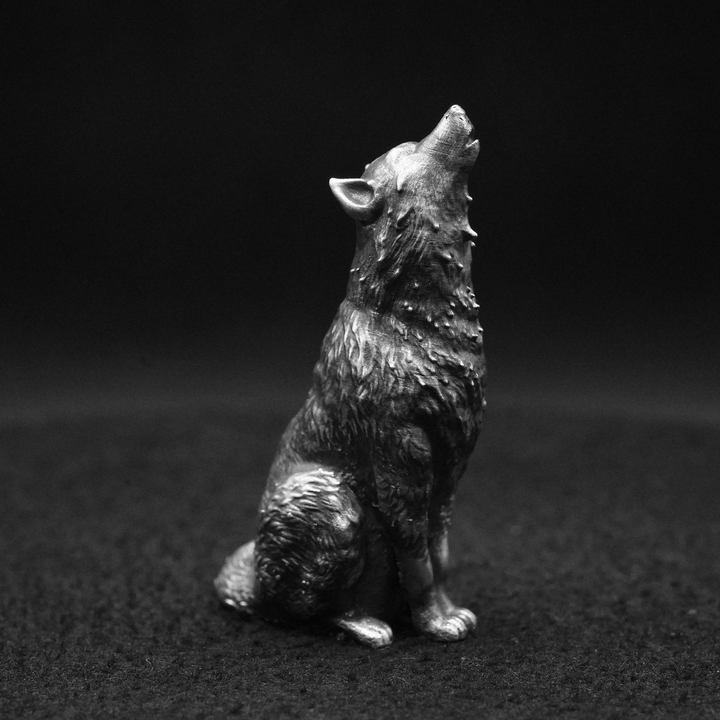 Howling Wolf hand poured 999 silver statue collectible by Gold Spartan