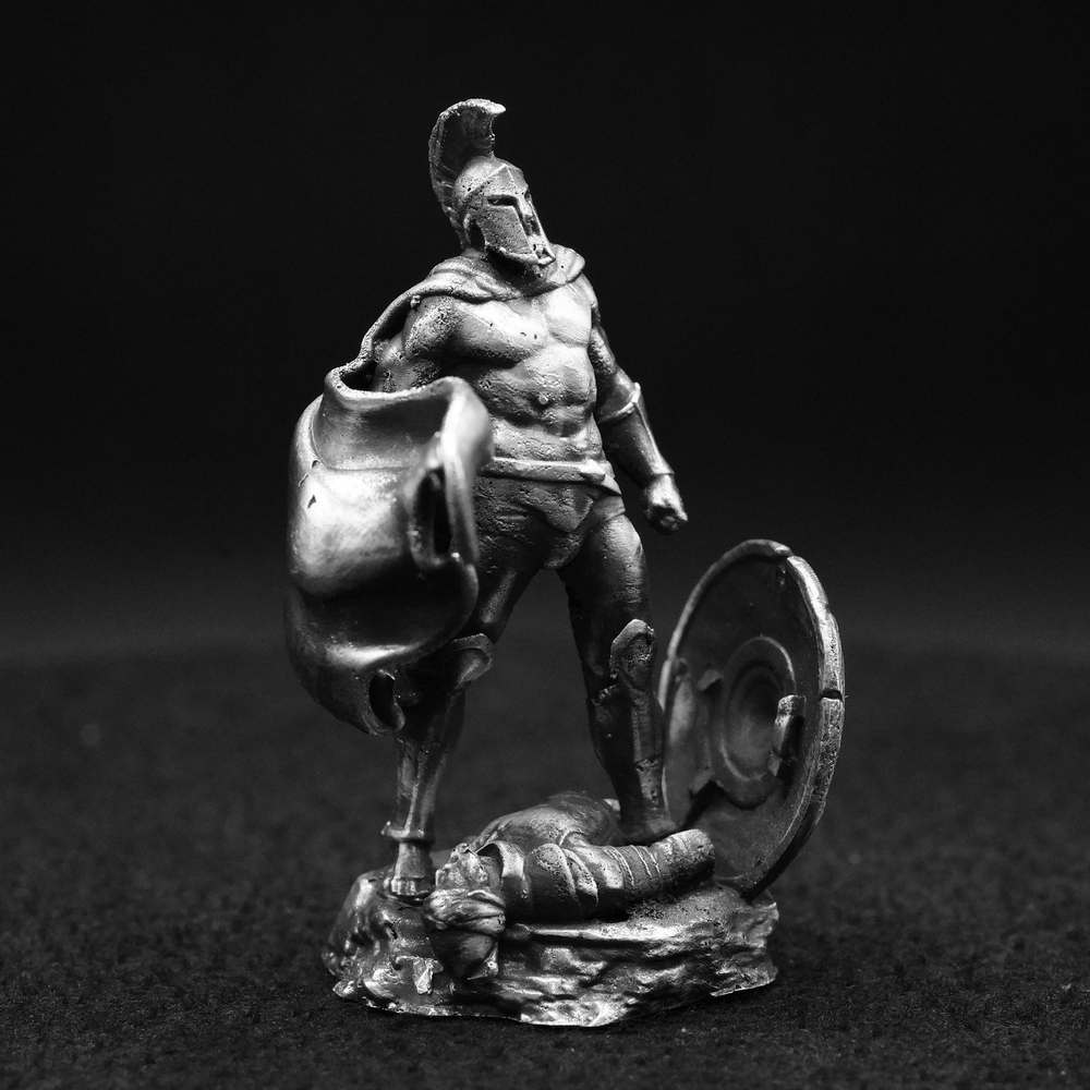 Leonidas hand-poured 999+ silver statue by Gold Spartan