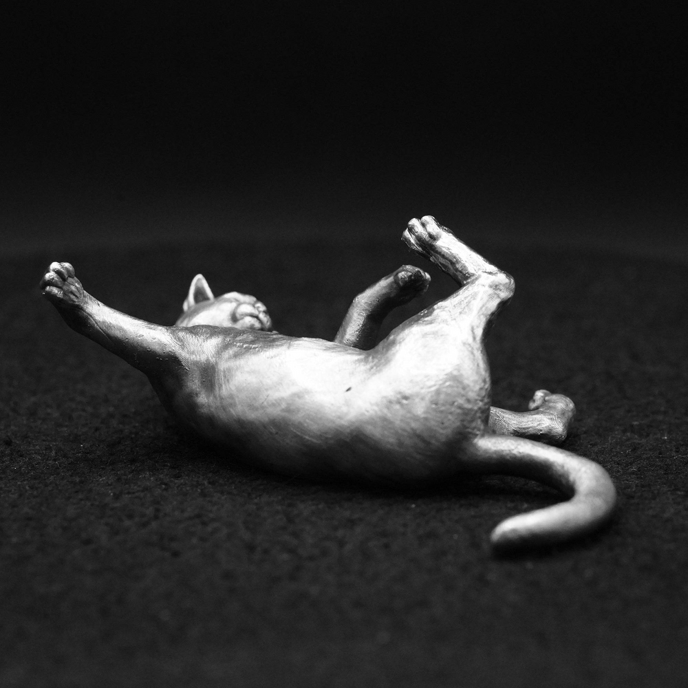 Playful Cat hand poured 999 silver statue collectible by Gold Spartan