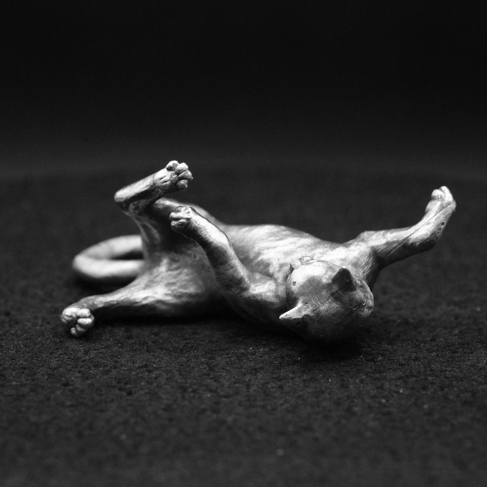 Playful Cat hand-poured 999+ silver statue by Gold Spartan