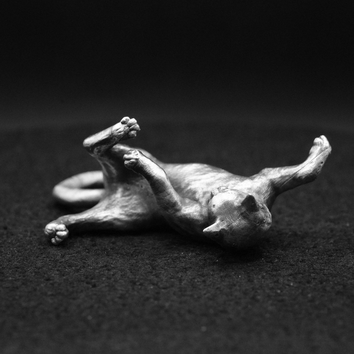 Playful Cat hand poured 999 silver statue collectible by Gold Spartan