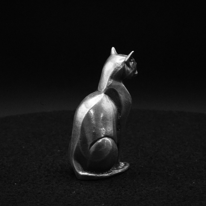 Regal Cat hand poured 999 silver statue collectible by Gold Spartan