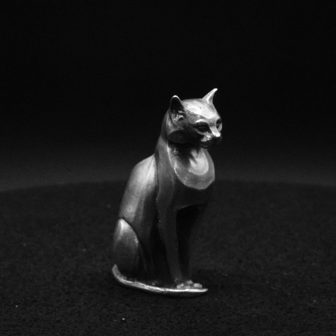 Regal Cat hand poured 999 silver statue collectible by Gold Spartan