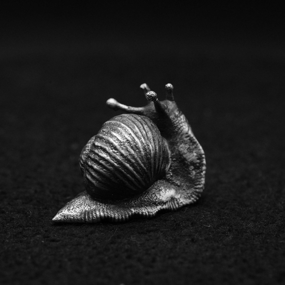 Snail hand-poured 999+ silver statue by Gold Spartan