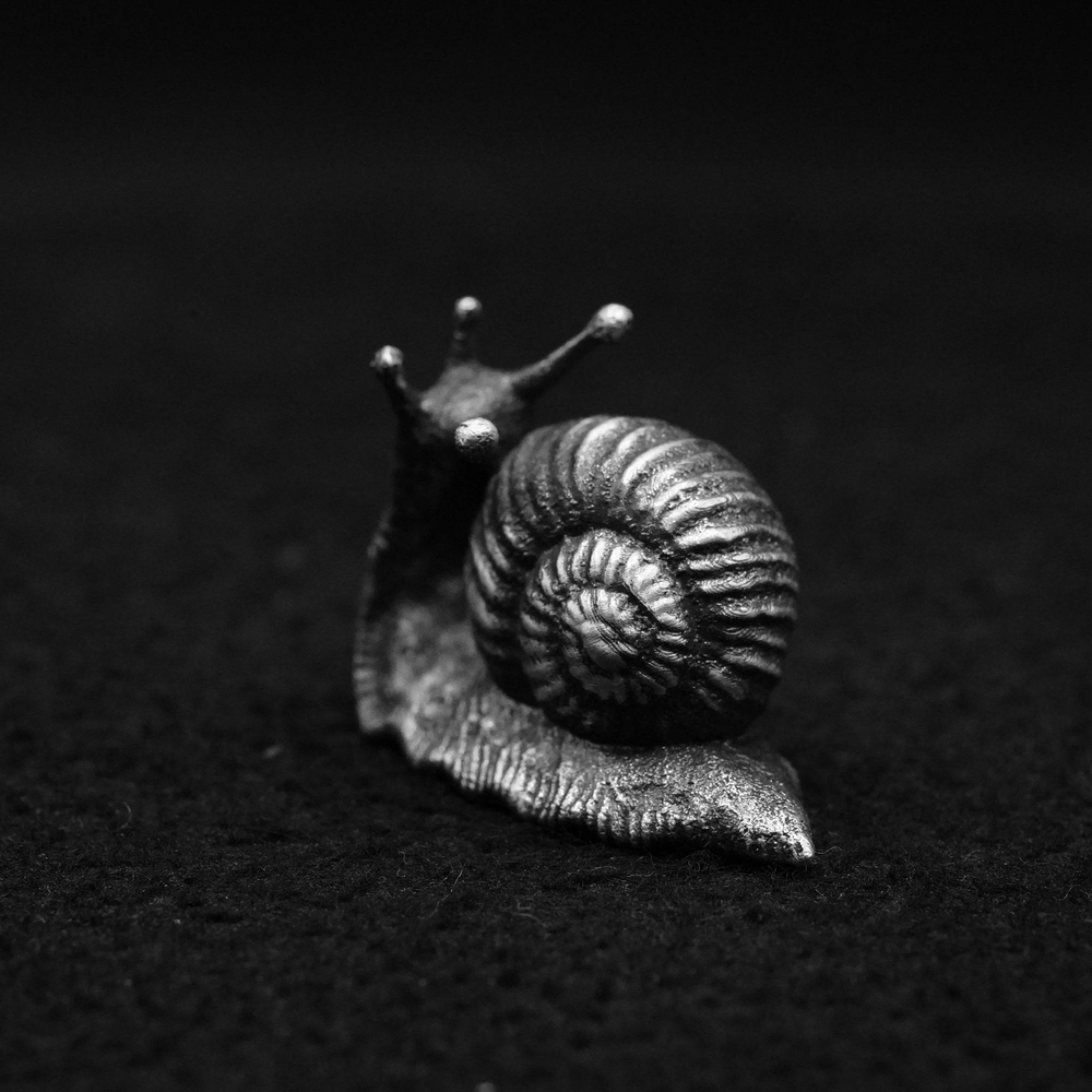 Snail hand-poured 999+ silver statue by Gold Spartan