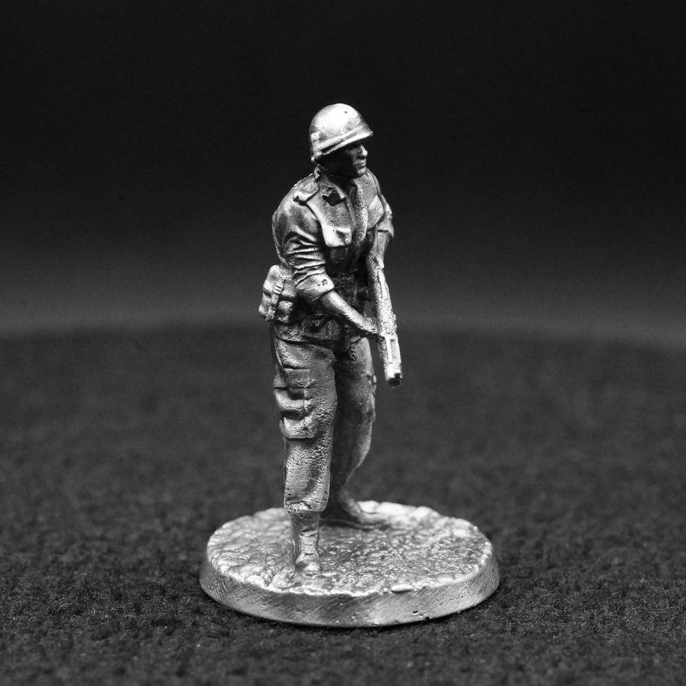 Soldier - Grenade Launcher hand-poured 999+ silver statue by Gold Spartan