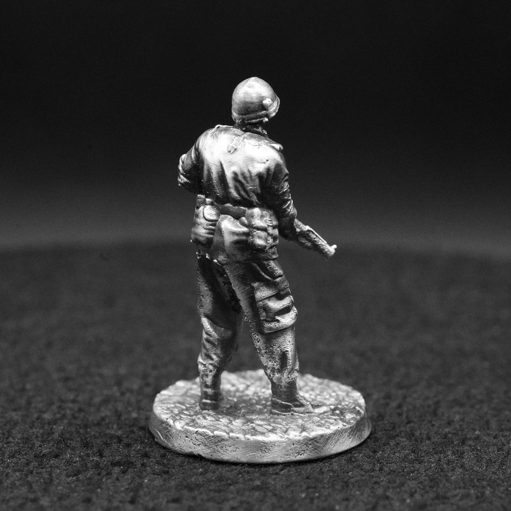 Soldier - Grenade Launcher hand-poured 999+ silver statue by Gold Spartan