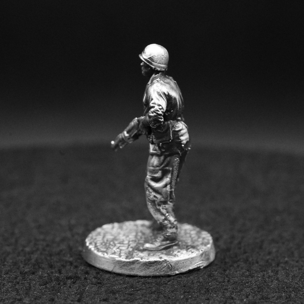 Soldier - Grenade Launcher hand-poured 999+ silver statue by Gold Spartan