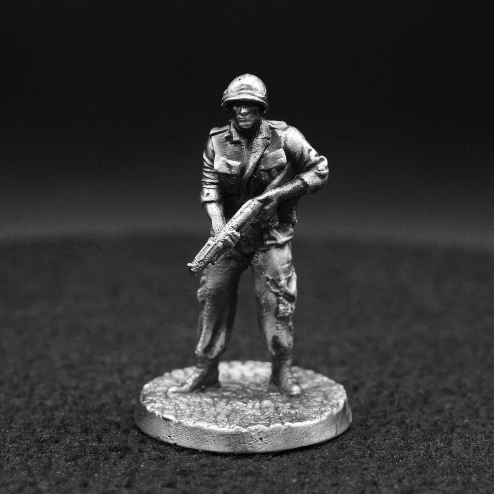 Soldier - Grenade Launcher hand-poured 999+ silver statue by Gold Spartan