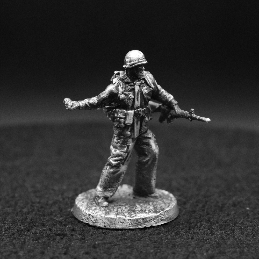 Soldier - Grenadier hand-poured 999+ silver statue by Gold Spartan