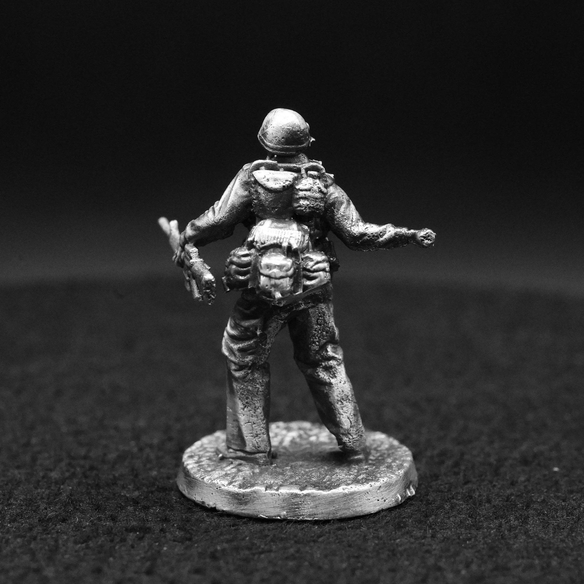Soldier - Grenadier hand poured 999 silver statue collectible by Gold Spartan