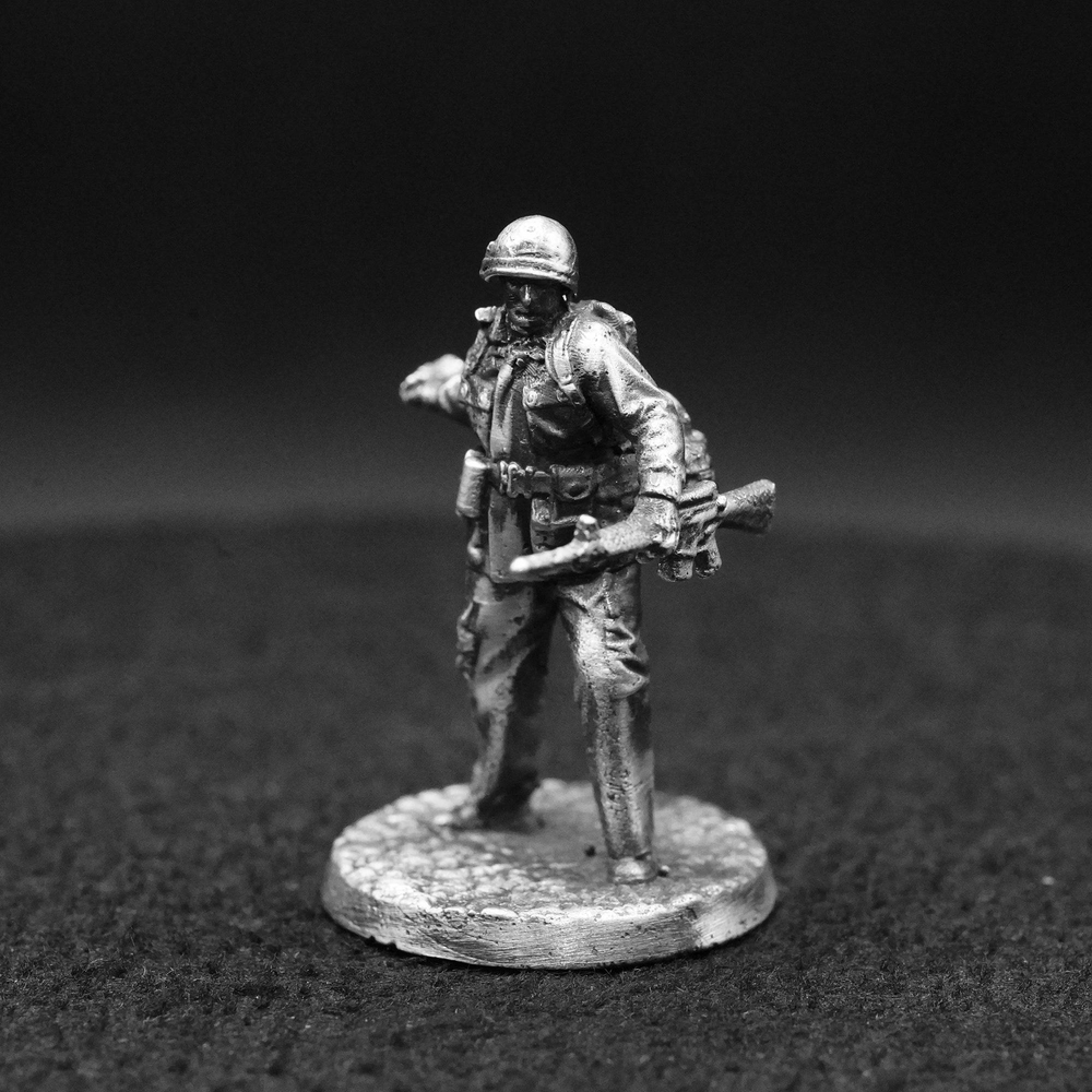 Soldier - Grenadier hand-poured 999+ silver statue by Gold Spartan