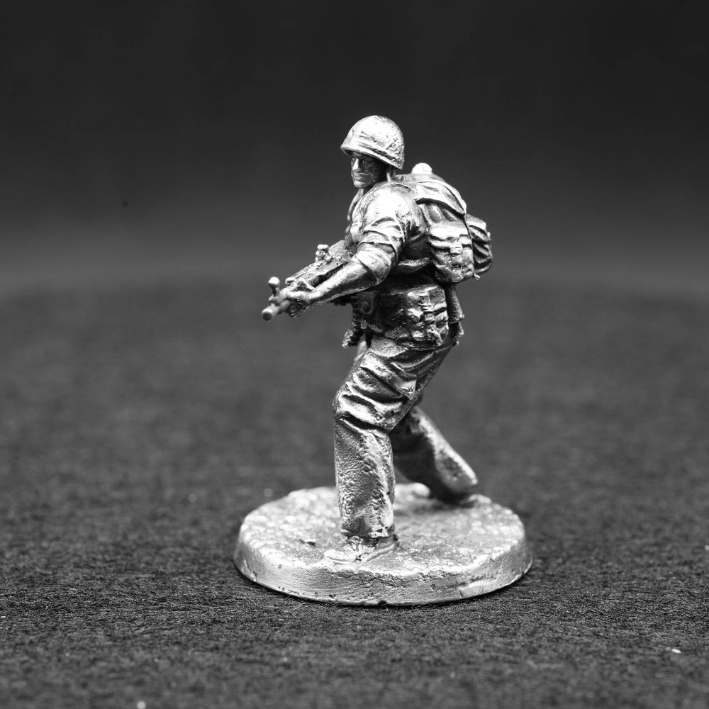 Soldier Heavy Gunner hand-poured 999+ silver statue by Gold Spartan