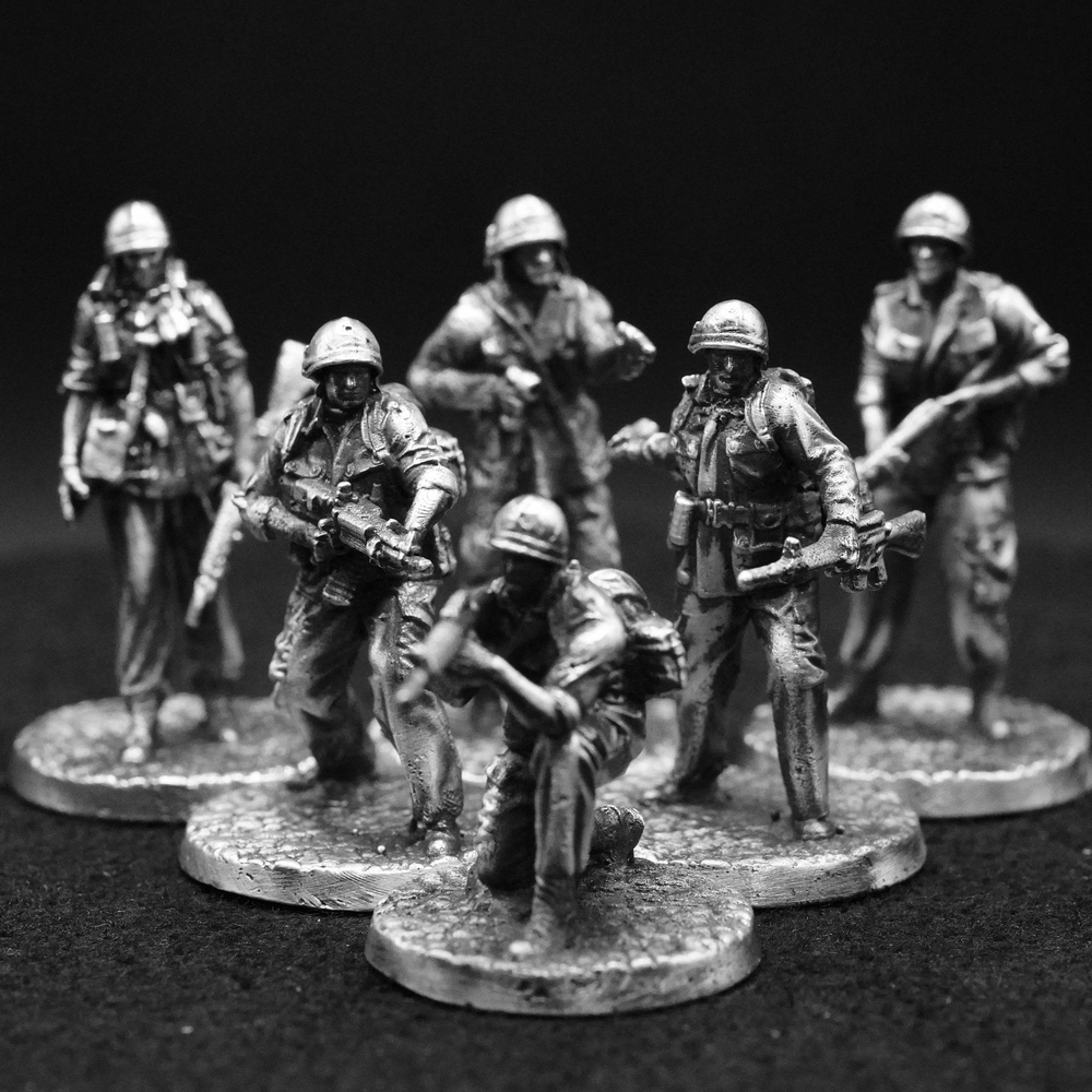Soldier Heavy Gunner hand-poured 999+ silver statue by Gold Spartan