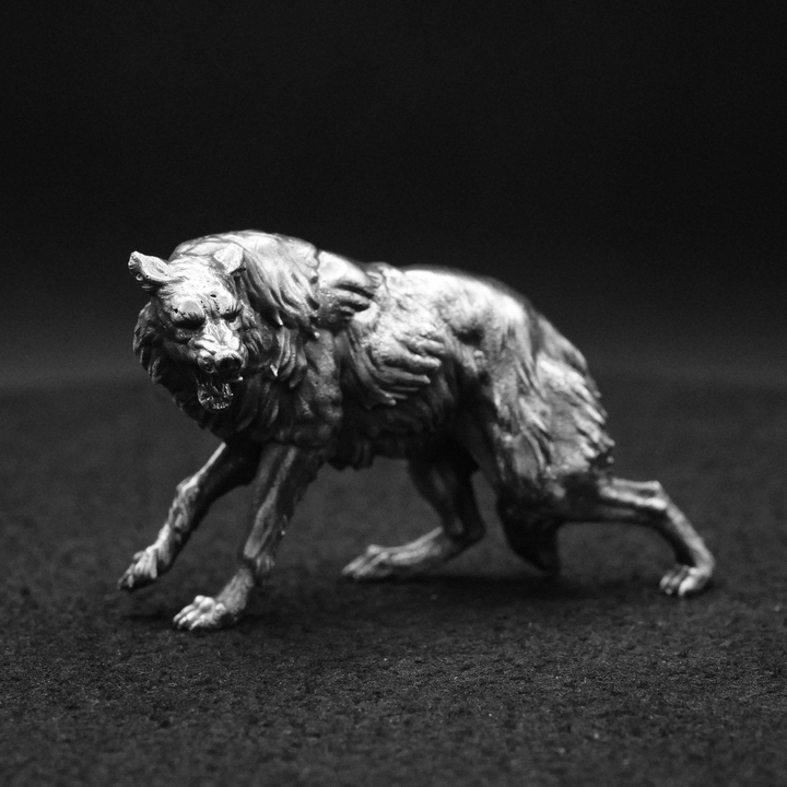 Wolf hand poured 999 silver statue collectible by Gold Spartan