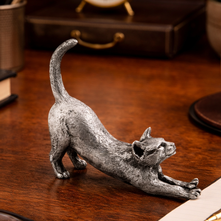 Stretching Cat hand-poured 999+ silver statue by Gold Spartan